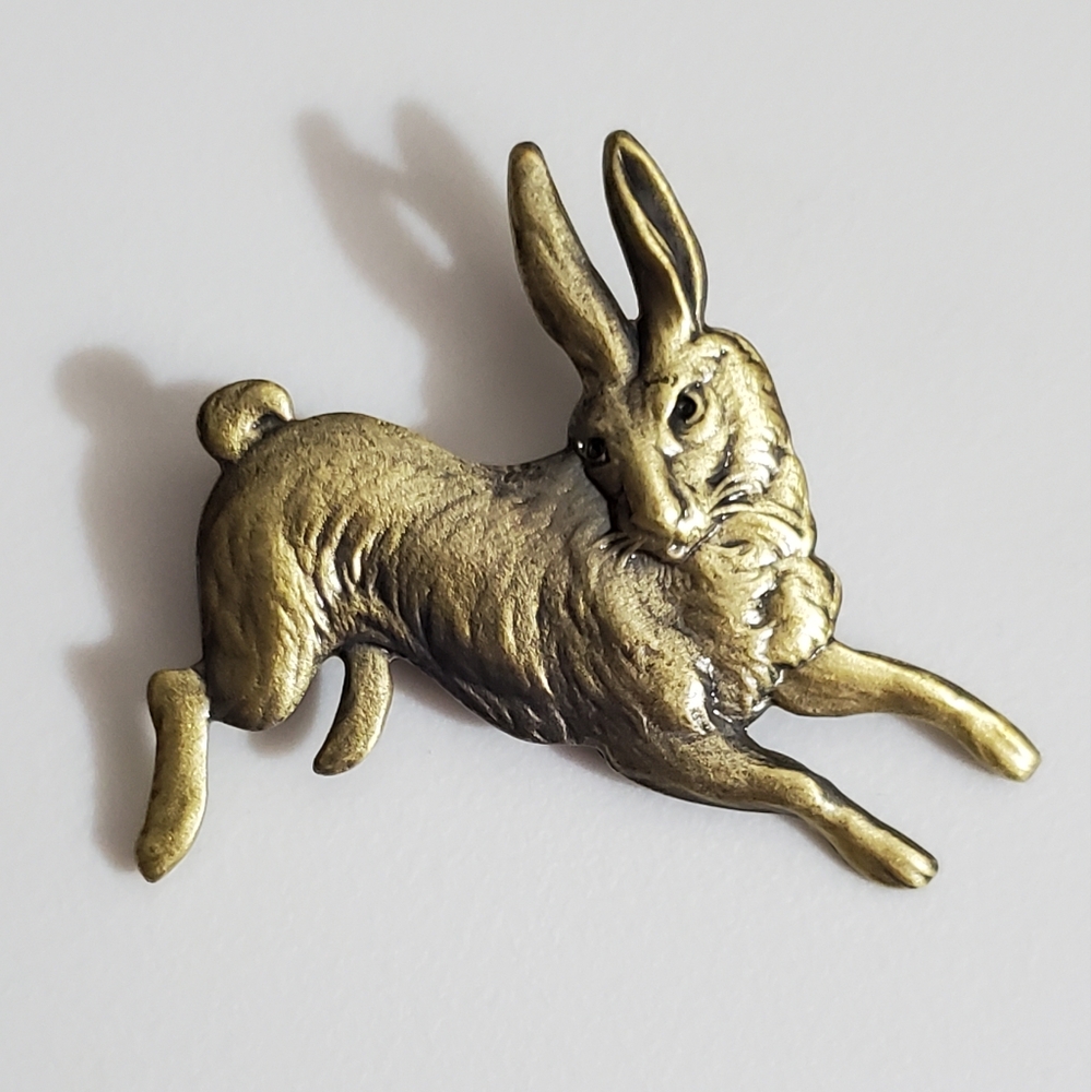 Easter bunny rabbit realistic bronze gold brooch pin New Vintage style
